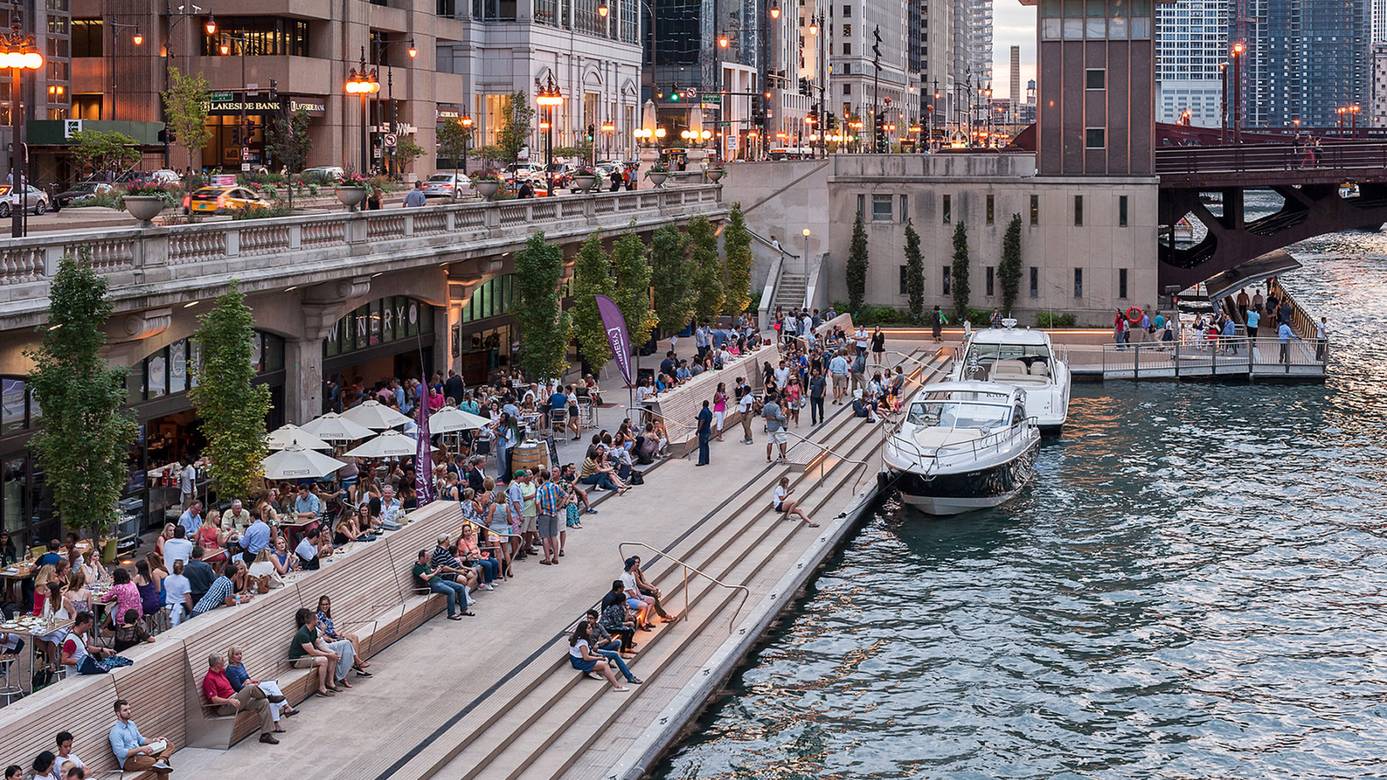 Chicago grid streets Michigan Avenue sidewalk hi
