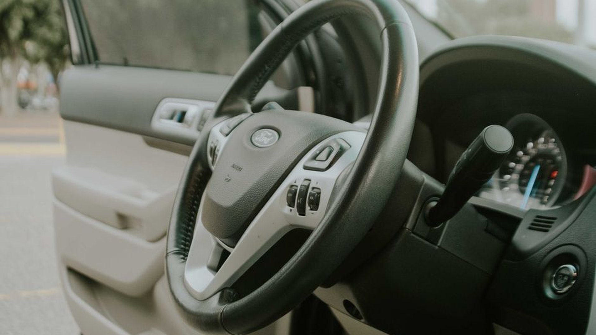 SUV rental pickup airport driver license rental ag
